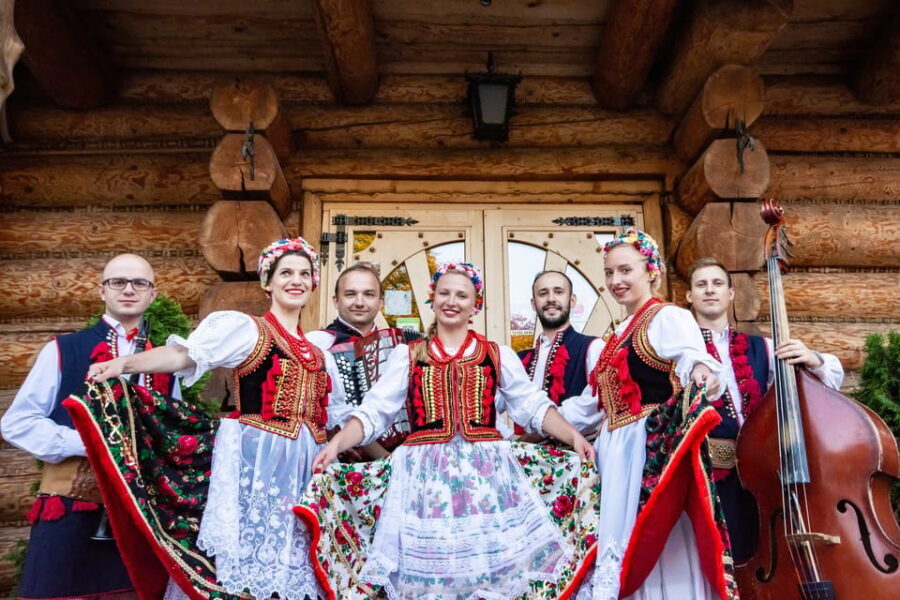 Krakow: Full Traditional Polish Dinner & Folk Show - The small things that can make or break the evening