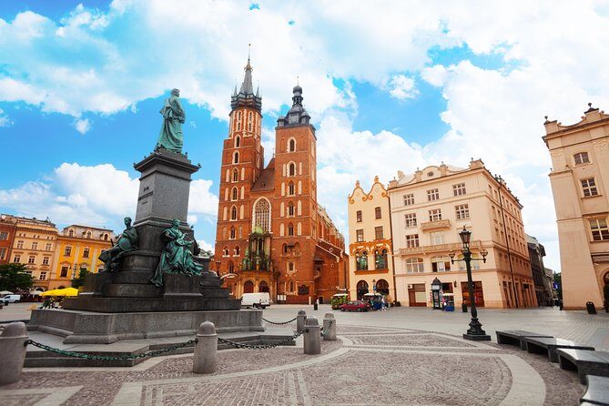 Krakow: Guided Sightseeing Tour by golf cart/buggy - Wawel Royal Castle and Cathedral: quick access to Krakow’s power center