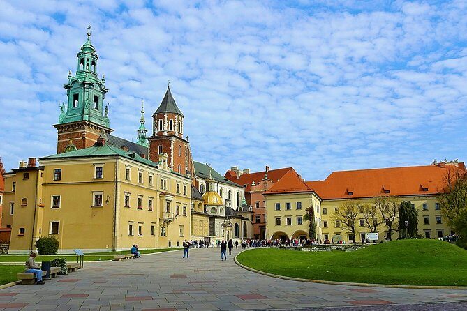 Krakow: Guided Tour of Wawel Castle & Cathedral - Why Wawel in one guided go makes sense
