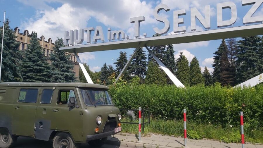 Krakow: Guided Tour to Nowa Huta on Commie Retro Van - First stop: the Reagan square area and a guide-led orientation walk