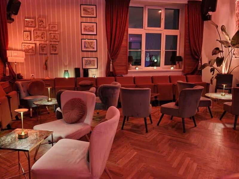 Krakow: Hidden Rooftop Bar Reservation with 1 Cocktail - Small practical tips that make a difference