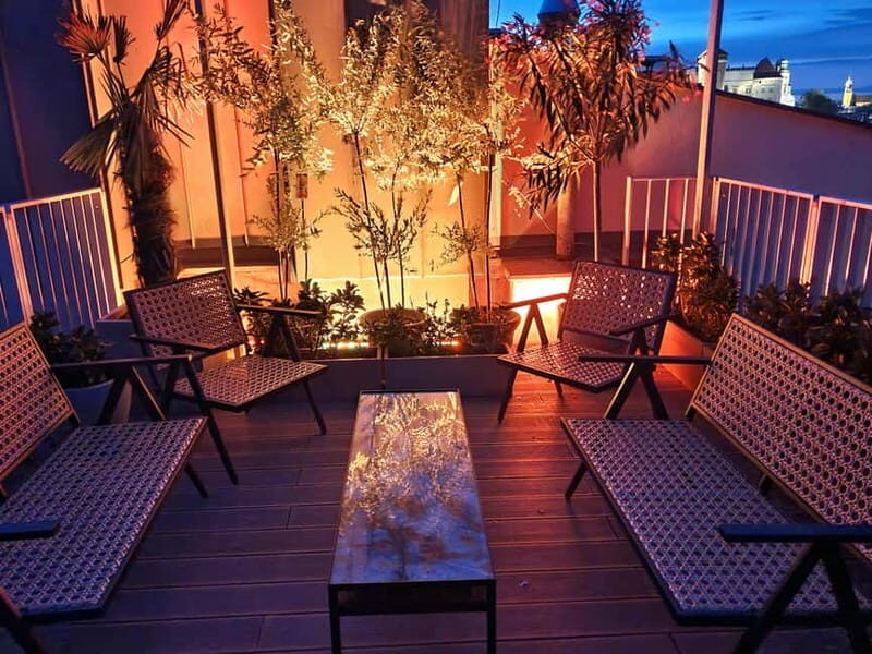 Krakow: Hidden Rooftop Bar Reservation with 1 Cocktail - Who this rooftop reservation suits best