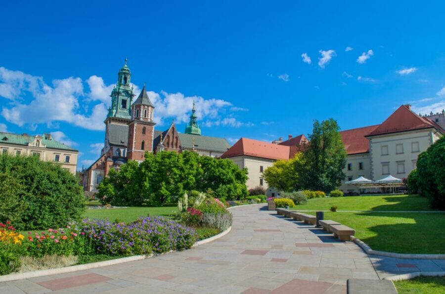 Krakow: Highlights of Old & New Town Private Walking Tour - Wawel Hill and the castle courtyards: where power becomes physical