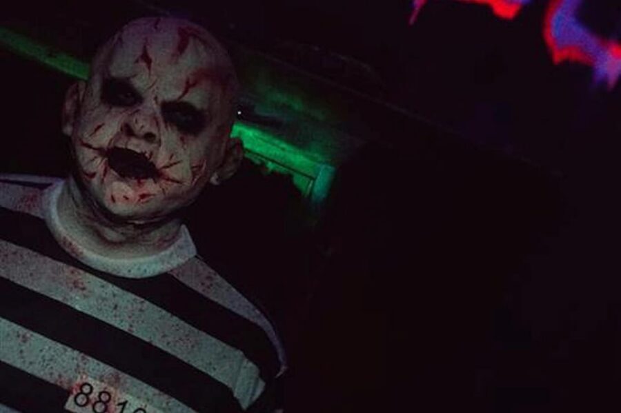 Krakow: Horror House Entry Ticket - Regular vs Hard: how your group sets the fear level