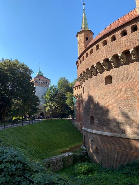 Kraków in a nutshell - walking tour - Kraków Barbican and Florian Gate: reading the city’s edges