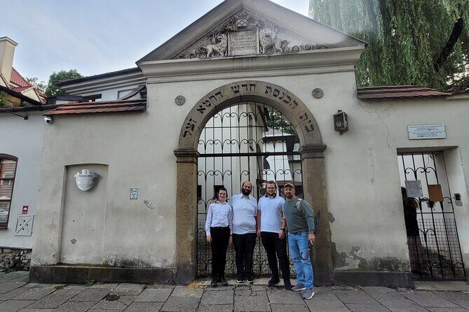 Krakow Jewish District Private Tour. Kazimierz and Jewish Ghetto - Ghetto wall fragment and Ghetto Heroes Square: seeing remnants and remembering