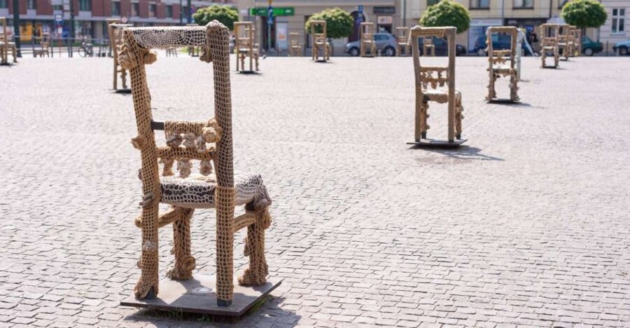 Krakow: Jewish Ghetto Guided Walking Tour - Tracing the Ghetto Wall Remnants on Foot