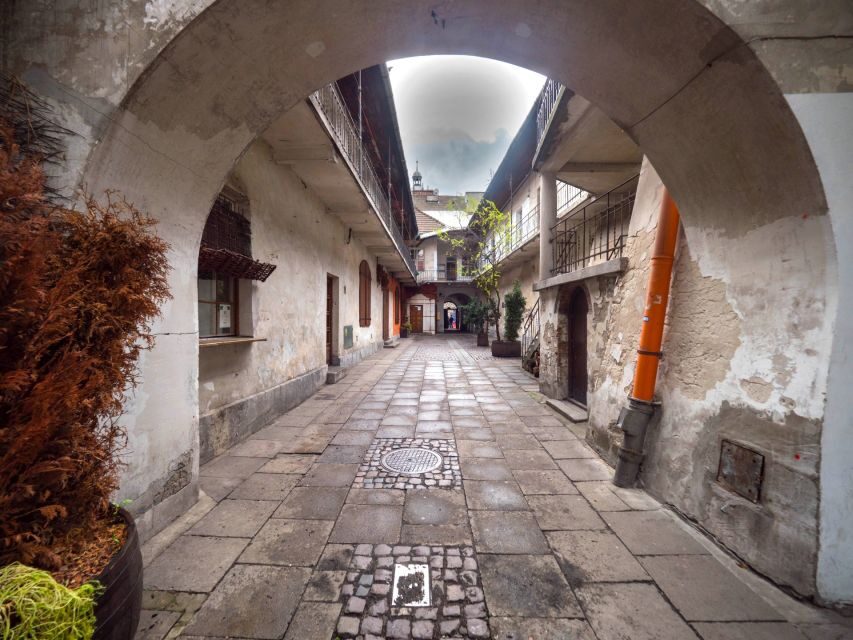 Krakow: Jewish Quarter Guided Walking Tour - What the guides focus on: storytelling, pacing, and sensitive context