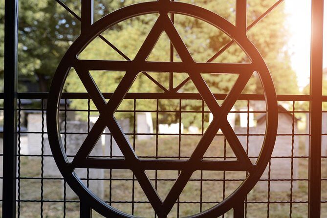 Krakow Kazimierz and Jewish Ghetto Tour with Synagogues - Kazimierz streets and the former ghetto district: start where the community moved