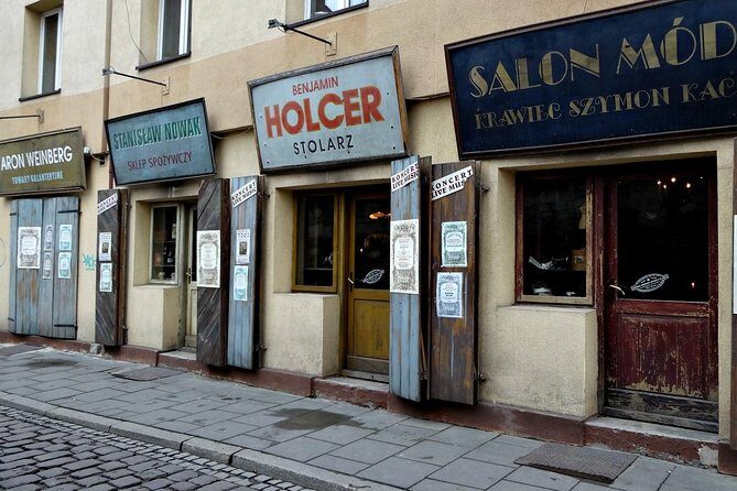 Krakow Kazimierz and Jewish Ghetto Tour with Synagogues - Synagogues in Kazimierz: why these buildings matter beyond the walls