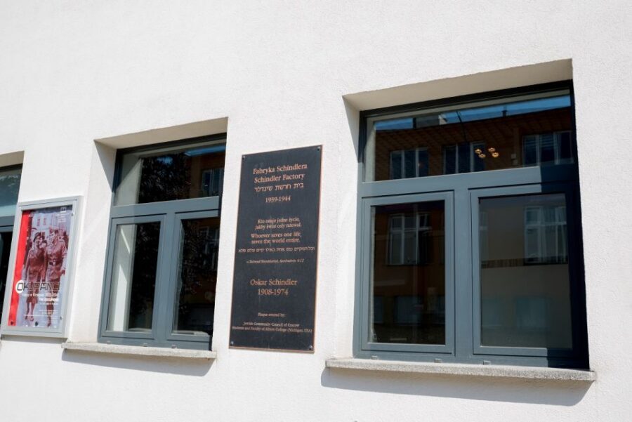 Krakow: Kazimierz by Golf Cart and Schindler's Factory Tour - Kazimierz streets you’ll recognize: synagogues, old lanes, and the city before the ghetto