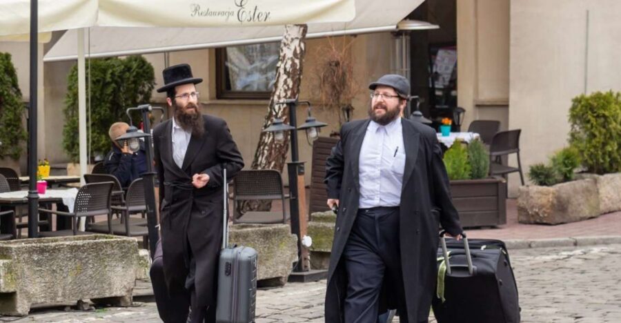 Krakow: Kazimierz, Schindler's Factory, & Ghetto Guided Tour - Kazimierz street walk: Jewish community life, then wartime disruption