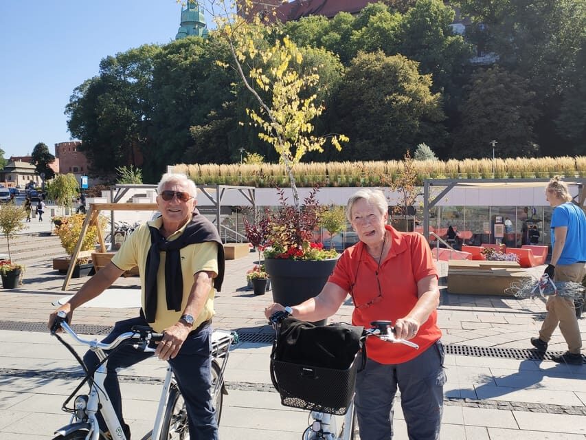 Krakow: Multilingual Tour On Electric Bikes - Kazimierz ride: a different rhythm for a very different neighborhood