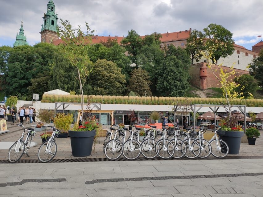 Krakow: Multilingual Tour On Electric Bikes - Understanding the 34 points: how the route stays engaging