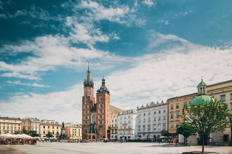 Krakow : Must-See Walking Tour With A Guide - Grodzka 21: a practical start in the middle of it all