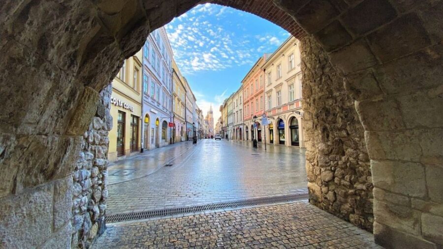 Krakow: Old Town Audioguided walking Tour - Krakow Old Town by audio: the relaxed way to walk