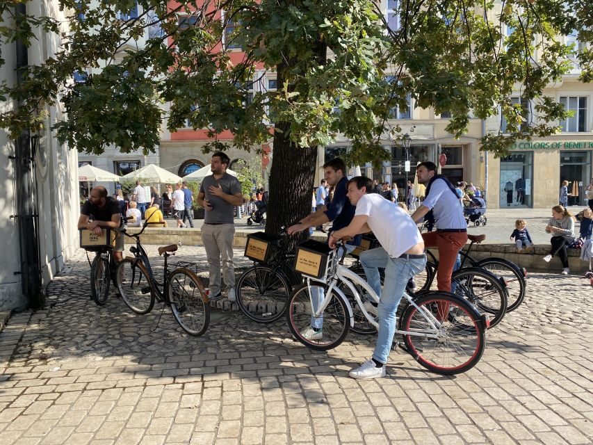 Krakow: Old Town Bike Tour with a Guide - How mixed-vehicle groups can change the experience