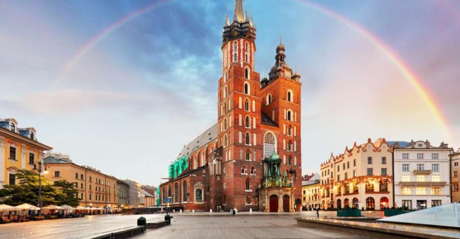 Krakow: Old Town Highlights Private Walking Tour - Wawel Hill viewpoints and the royal story from outside to inside