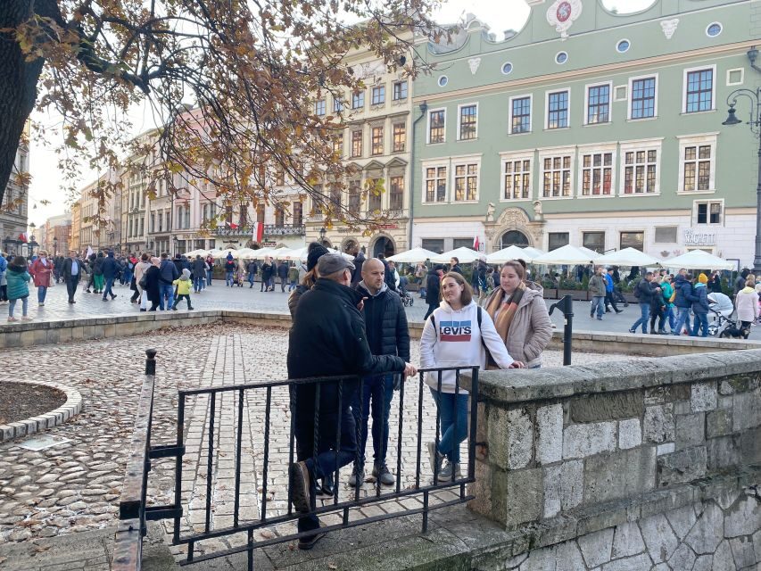 Krakow: Old Town Highlights Walking Tour - Wawel Hill: the view-point that explains Krakow