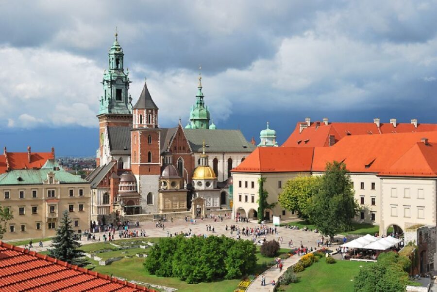 Krakow: Old Town Private Guided Walking Tour - Guide quality: why names like Ranadaa, Jadwiga, and Enrique matter