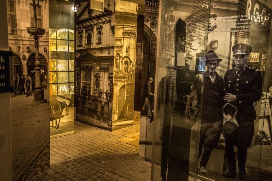 Kraków: Oskar Schindler's Factory Tour and Admission Ticket - How the tour flows inside the museum