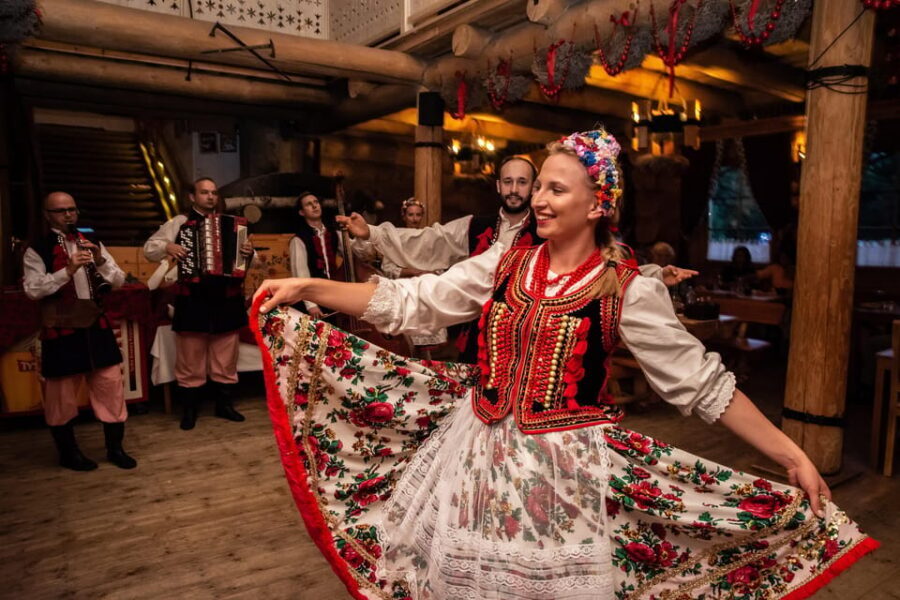 Krakow: Polish Folk Night with Dinner and Unlimited Drinks - A 3-hour Polish folk night in Lesser Poland, not a long museum day