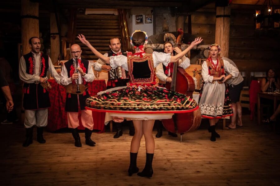 Krakow: Polish Folk Night with Dinner and Unlimited Drinks - The ride out: why the bus feels like part of the evening