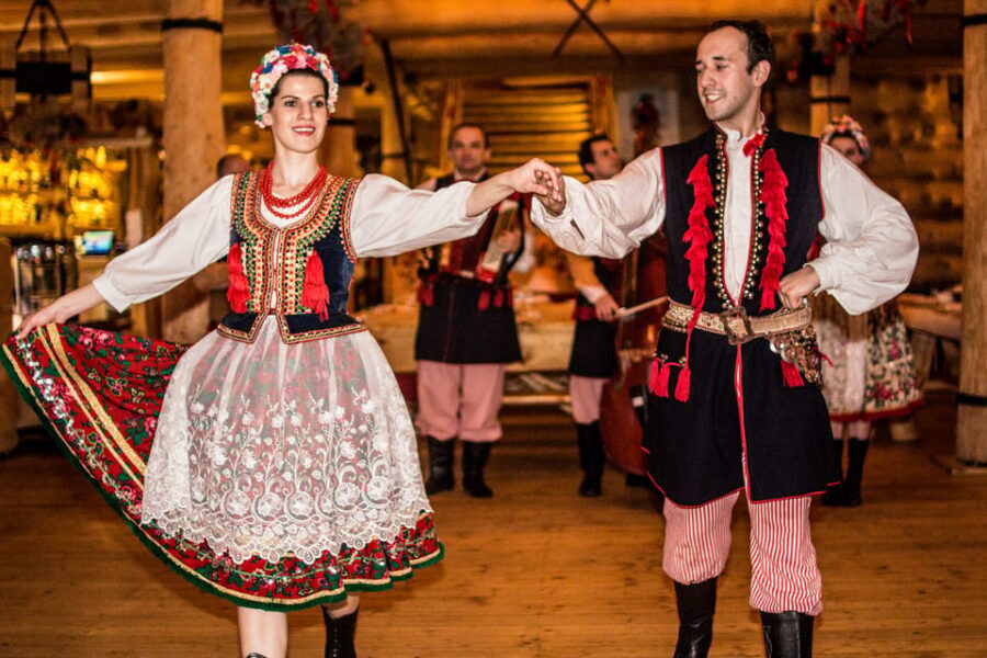 Krakow: Polish Folk Night with Dinner and Unlimited Drinks - The main show: live Polish folk performance with costumes and dancing