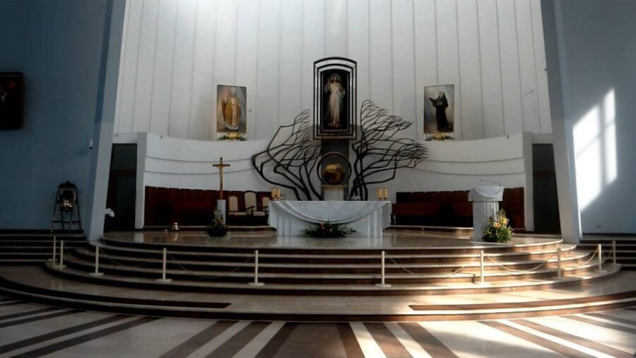 Krakow: Pope John Paul II Guided Tour with Home & Sanctuary - Wadowice break time: coffee, cake, and a short reset