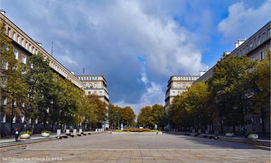 Krakow: Private Nowa Huta Adventure Tour in Communist Cars - Private pickup, easy rhythm, and how guides shape the experience