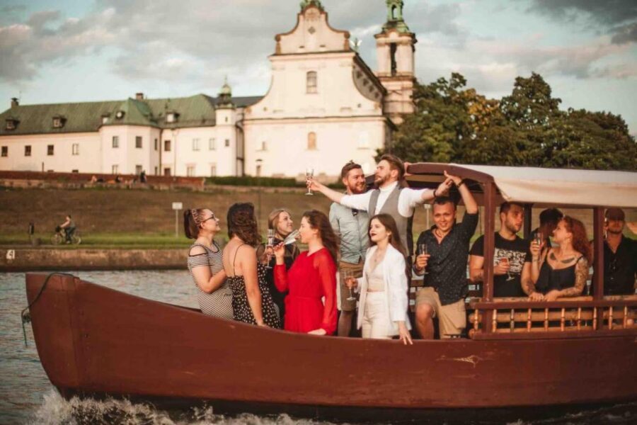 Krakow: Private Traditional Gondola Cruise - Practical Tips That Make the Cruise Go Smoothly