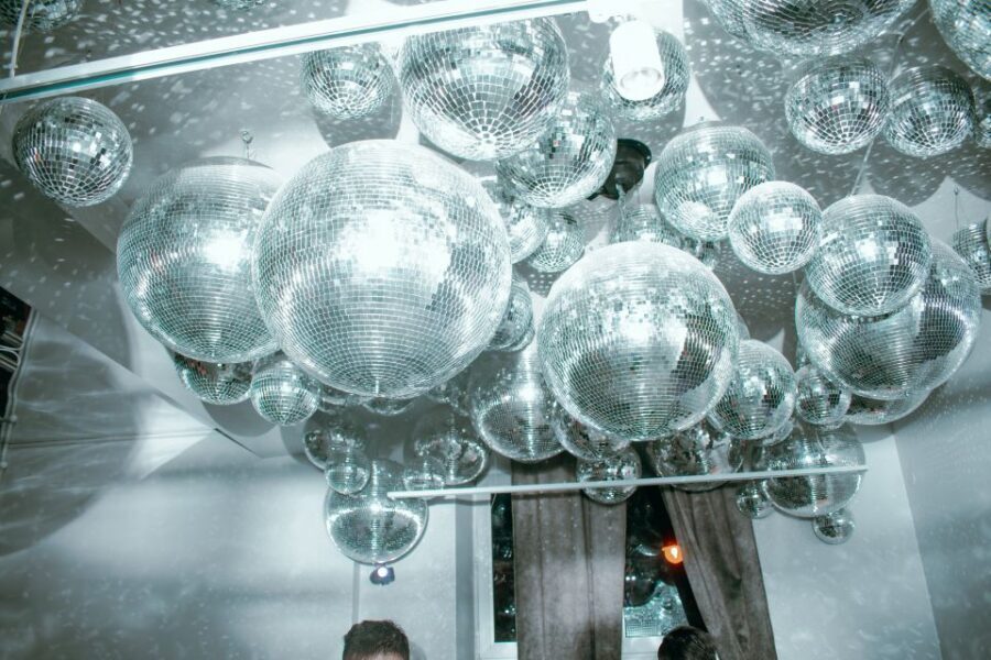 Krakow: Pub, Bar & Club Crawl - The pro photographer moment: fun photos without the effort