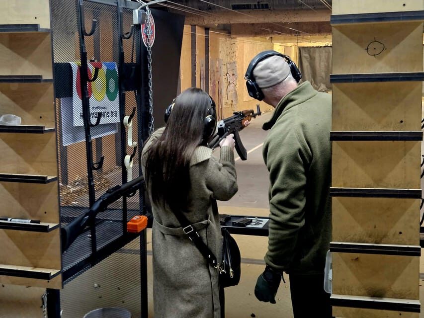 Krakow: Shooting range with hotel pickup - Safety and supervision: the rules that make this worth doing