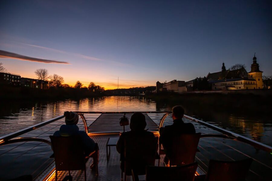 Krakow: Sightseeing Cruise on Vistula River with Audio Guide - Your hour on the Vistula: stop-by-stop sights