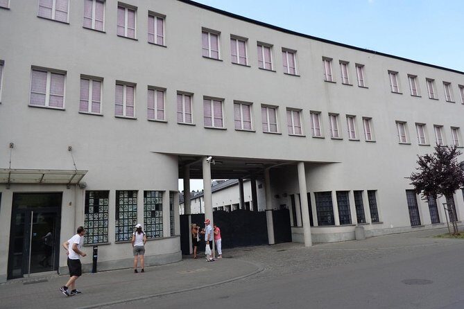 Krakow: Skip the line Oskar Schindler’s Museum Private Tour - Kazimierz on the 4-hour option: from Jewish heart of Krakow to today’s neighborhood