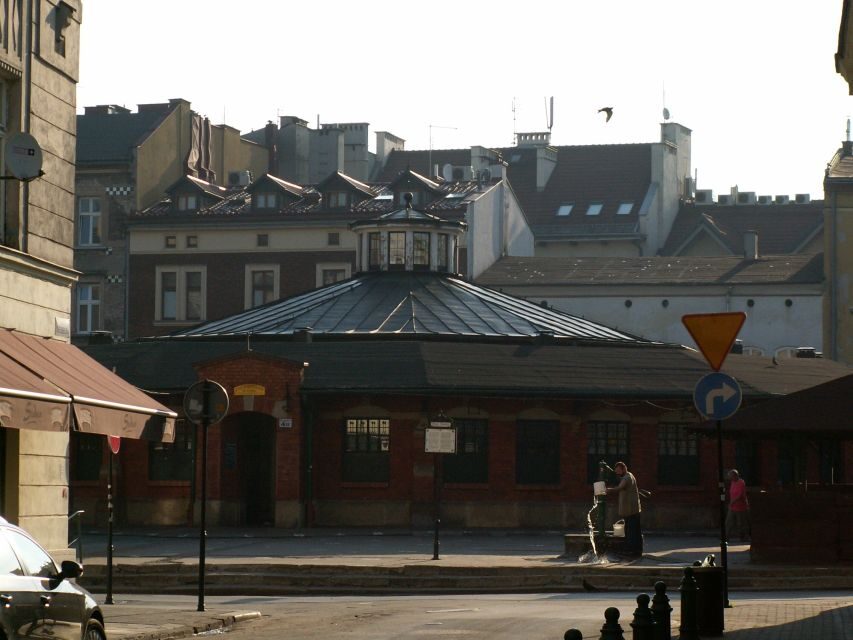 Krakow: Skip-the-line Oskar Schindler’s Museum Private Tour - Timing, meeting point, and how to avoid stress
