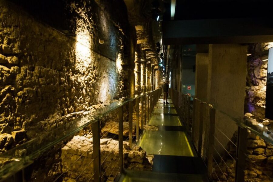 Krakow: Skip-the-Line Rynek Underground Museum Guided Tour - From today’s market square to medieval street level