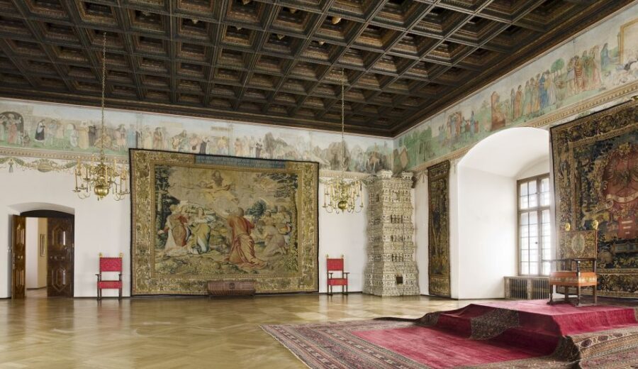 Krakow: Skip the Line Wawel Castle & Cathedral Private Tour - Key points at a glance