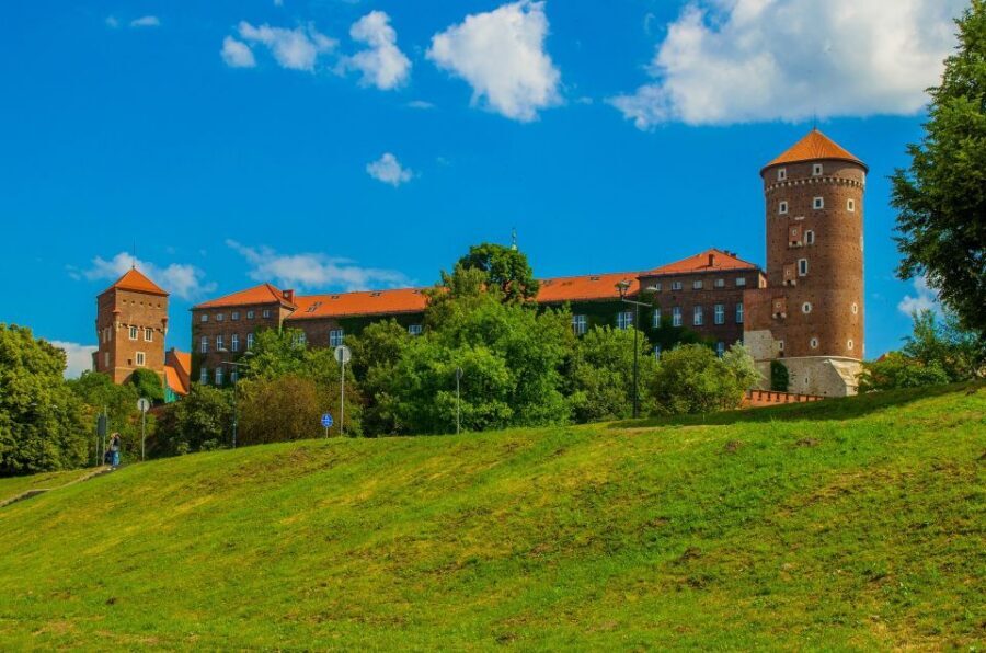 Krakow: Skip the Line Wawel Castle & Cathedral Private Tour - Who this private tour suits best