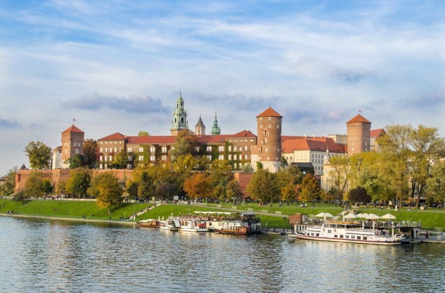 Krakow: Skip the Line Wawel Castle & Cathedral Private Tour - From castle to cathedral: coronations, burial places, and spiritual power (3-hour option)