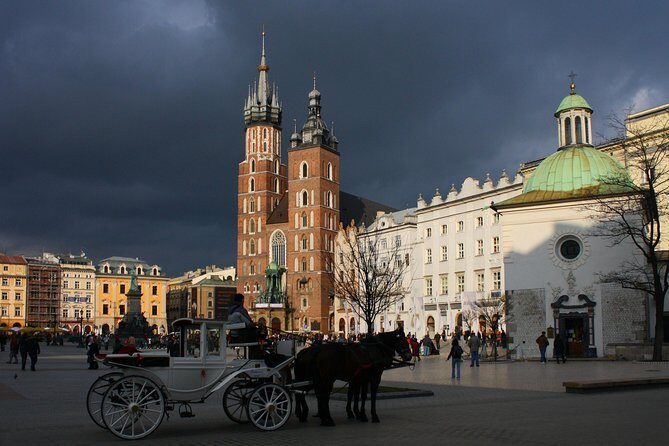 Krakow Skip The Line Wawel Castle & Old Town Guided Tour - Quick hits before you go