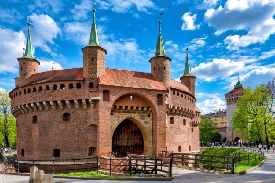 Krakow: St. Mary's Church and Rynek Underground Museum Tour - Should You Book This St. Mary and Rynek Underground Tour?