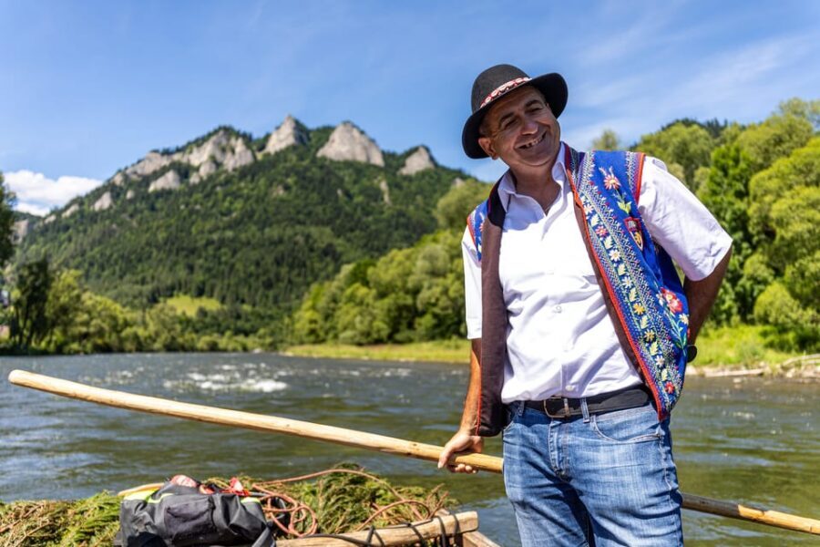 Krakow: Traditional Dunajec Rafting and Mountain Chairlift - Bacówka shepherd hut: oscypek and the people behind it