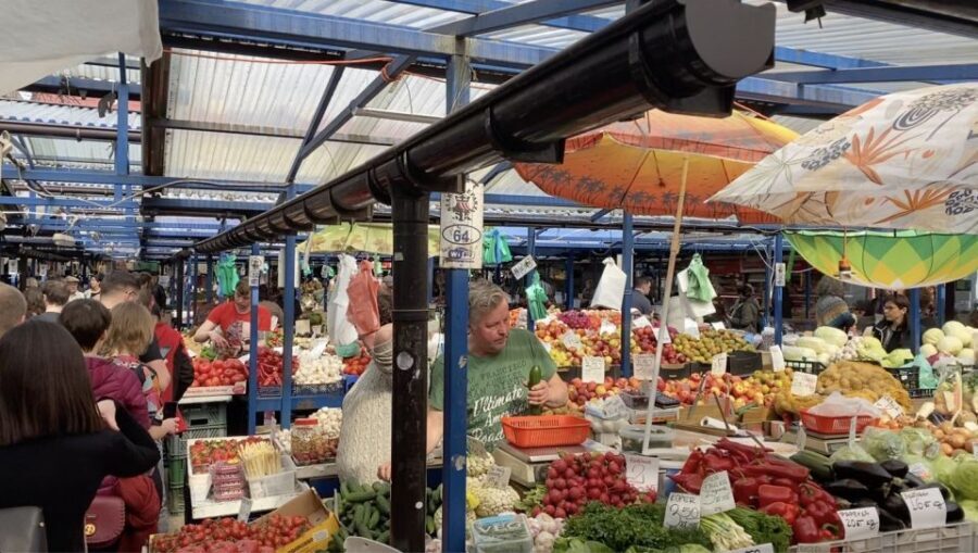 Krakow: Traditional Street Food Walking Tour - Kraków street food tasting: what you actually get in 90 minutes