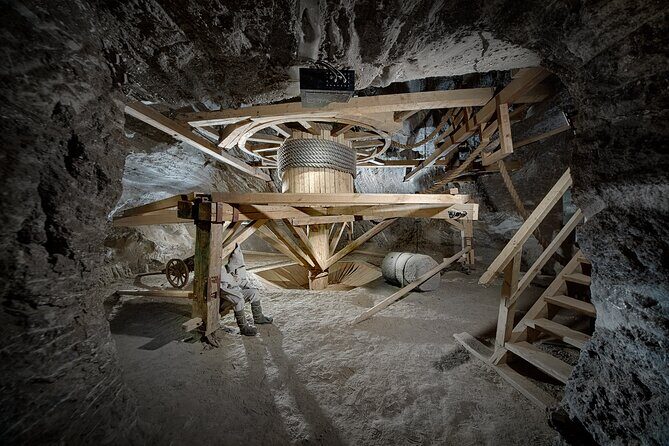 Krakow: UNESCO Bochnia Salt Mine Tour & Boat Expedition - Drivers and guides: the human layer behind the audioguide