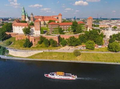 Krakow: Vistula River Sightseeing Cruise with Audio Guide - Meeting at Wiślany Ogród and settling onto your ship