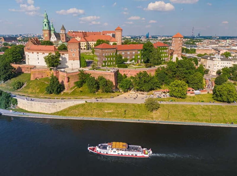 Krakow: Vistula River Sightseeing Cruise with Audio Guide - Meeting at Wiślany Ogród and settling onto your ship