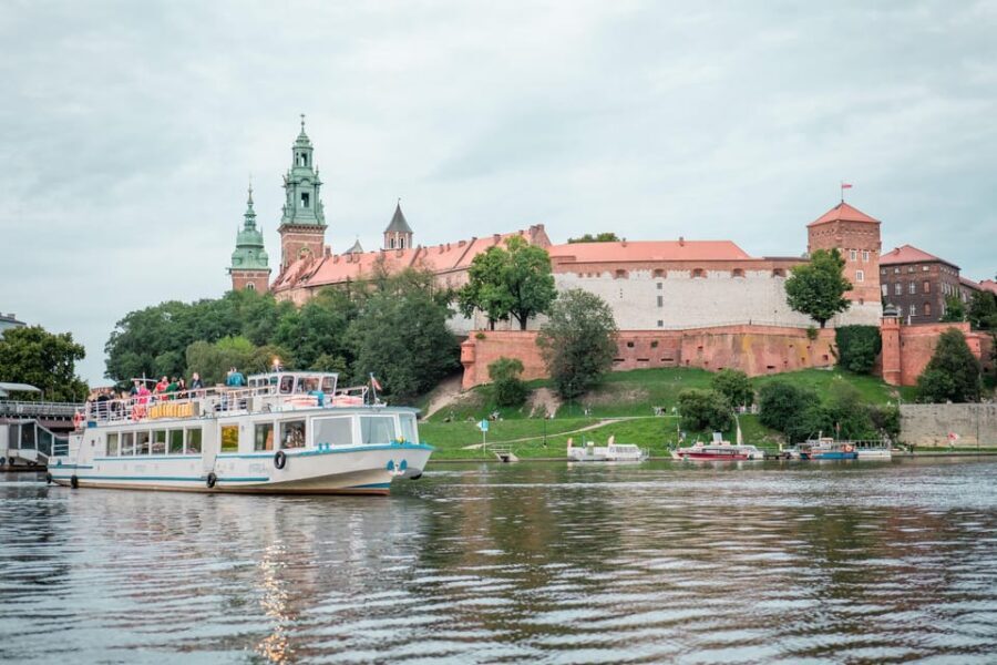 Krakow: Vistula River Sightseeing Cruise ️ - Getting to the Kapitan Victor pier by Wawel Castle