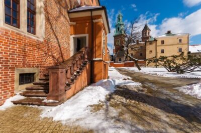 Krakow: Wawel Castle and Cathedral Guided Tour - Meeting at Kanonicza 25 and saving time with skip-the-line access