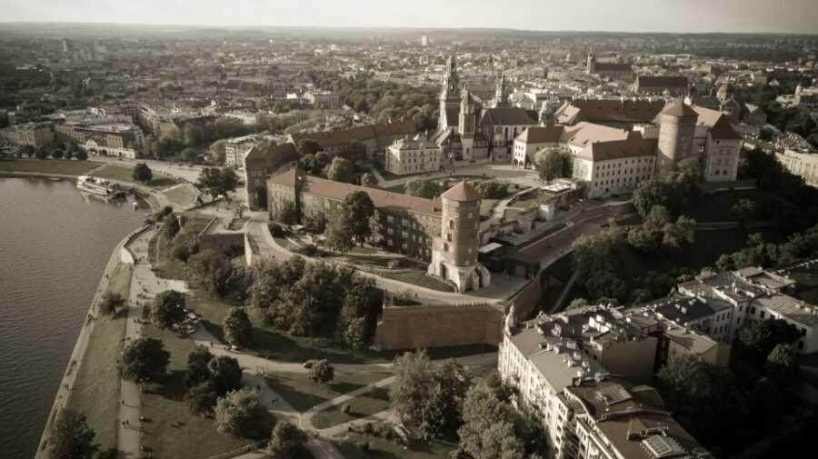 Krakow: Wawel Castle Guided Tour - Wawel Castle in 2 hours: what you really get